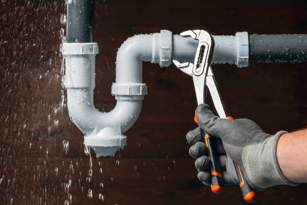 Professional Pipe Repair technician working in Battery Park, VA